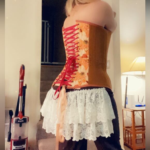 Custom Victorian corset and tailcoat - Picture 6 of 12